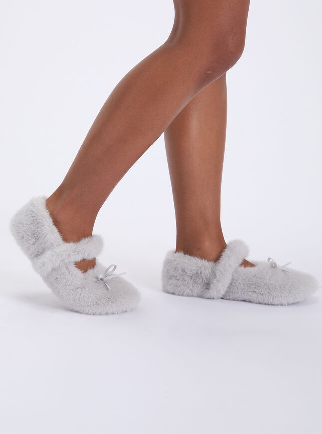 Fluffy ballet pump slippers