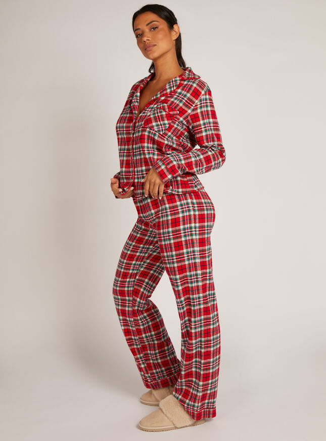 Check cotton pyjamas in a bag