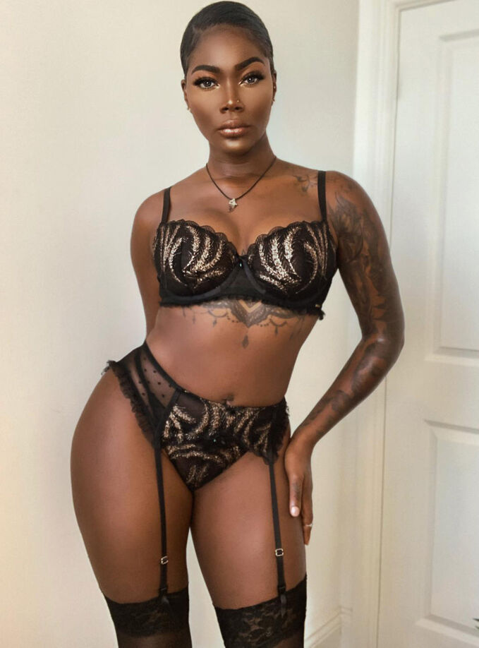 Sharine embroidery suspender belt