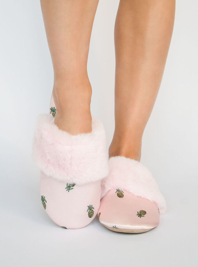 Pineapple Slippers in a bag