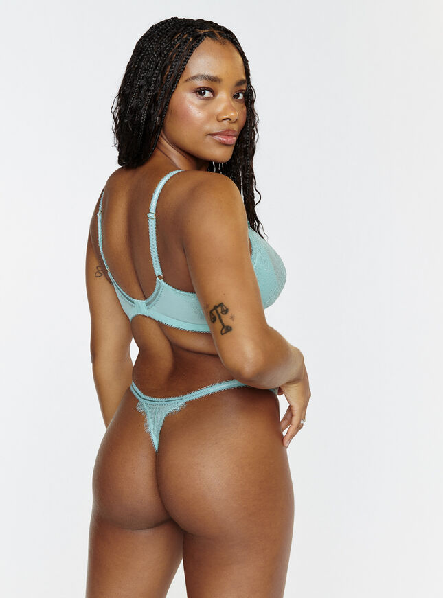 Jada tanga thong