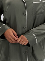 Oversized satin top and pant pyjama set