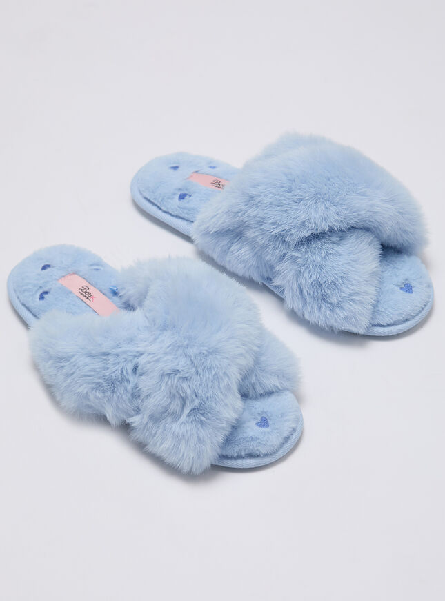 Heart embroidered slider slippers