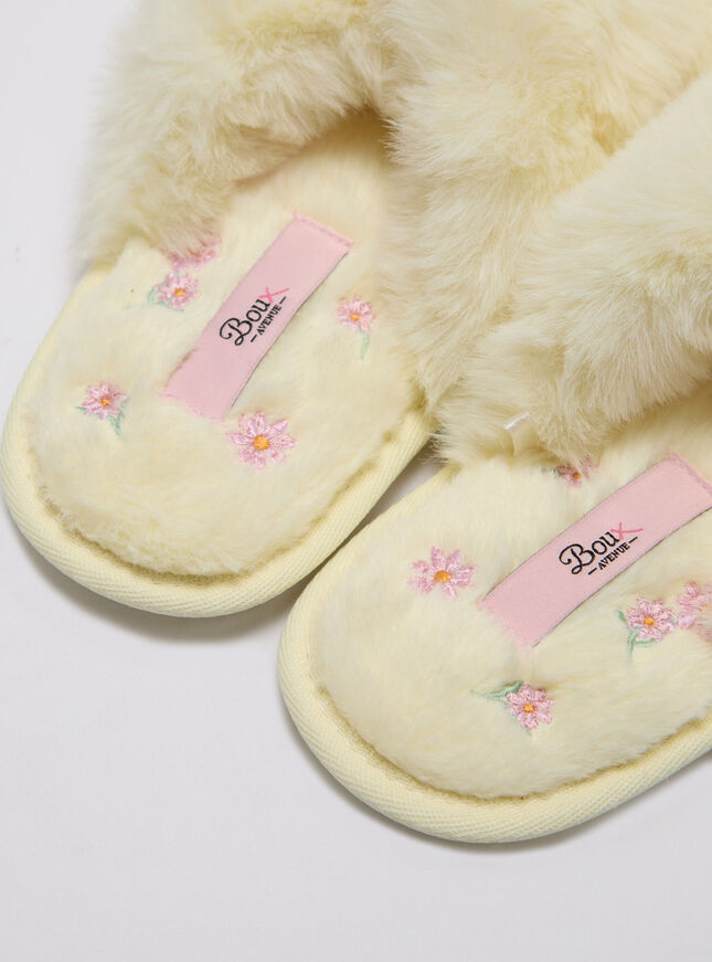 Floral embroidered slider slippers
