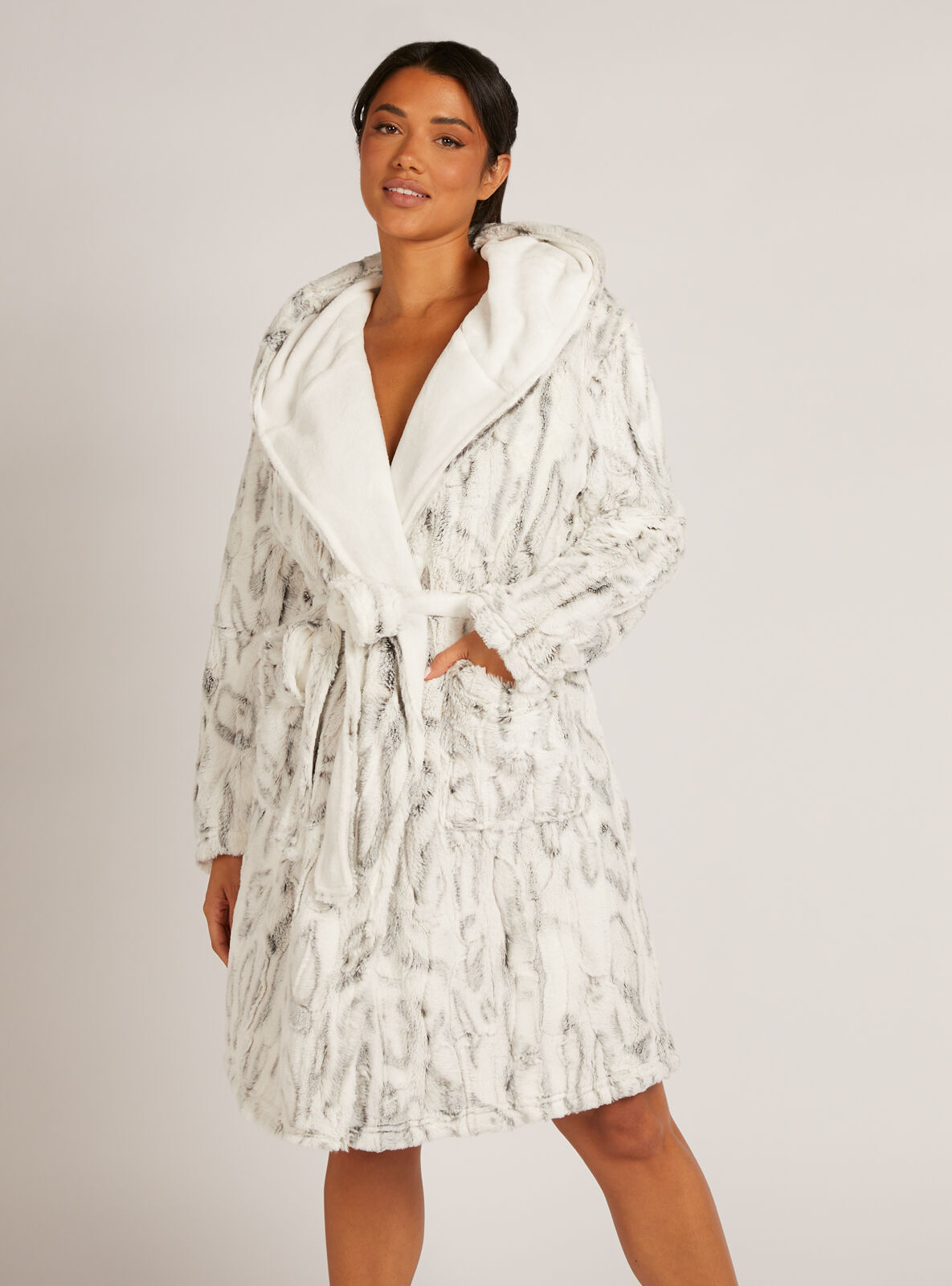Marks & Spencer SATIN SHORT WRAP - Dressing gown - ivory/off-white -  Zalando.de