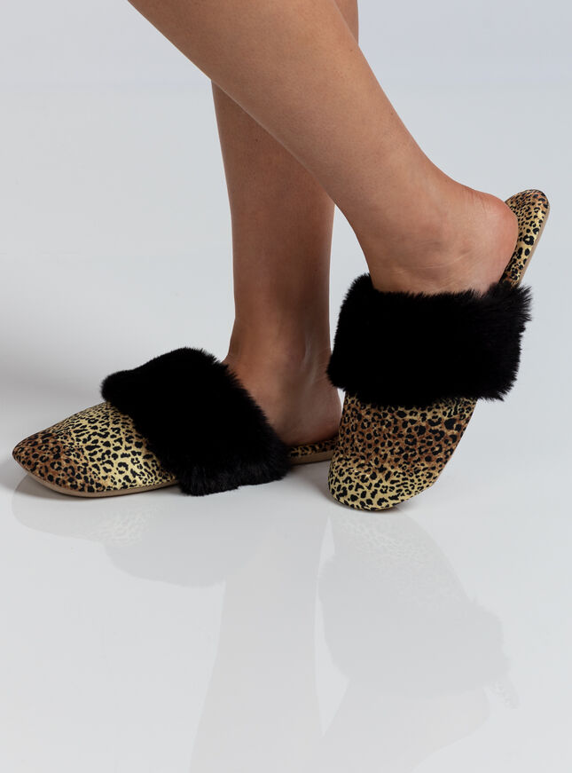 Leopard slippers in a bag