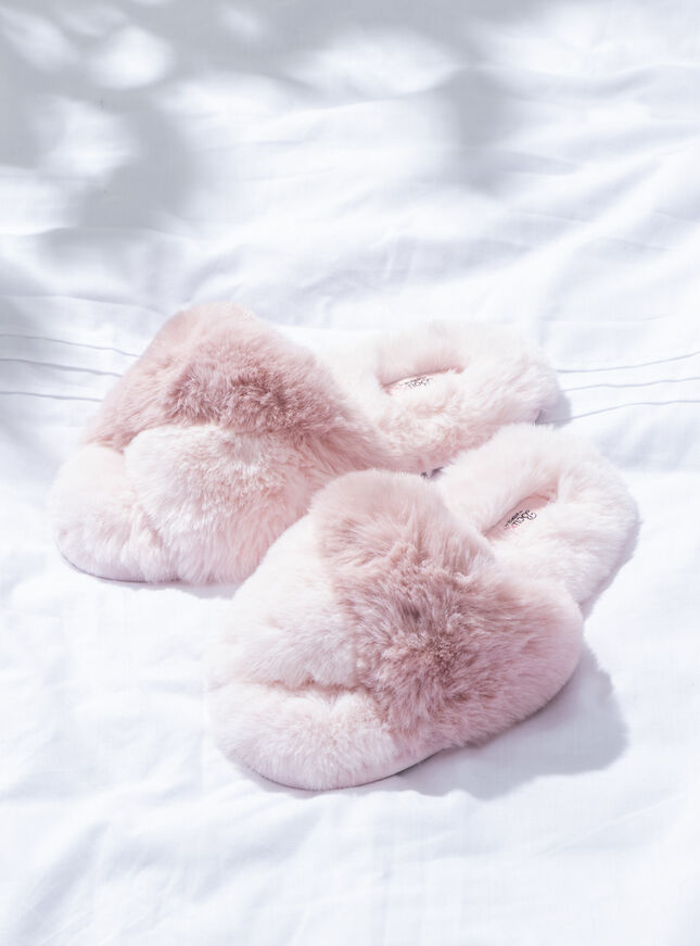 Twisted fur slider slippers