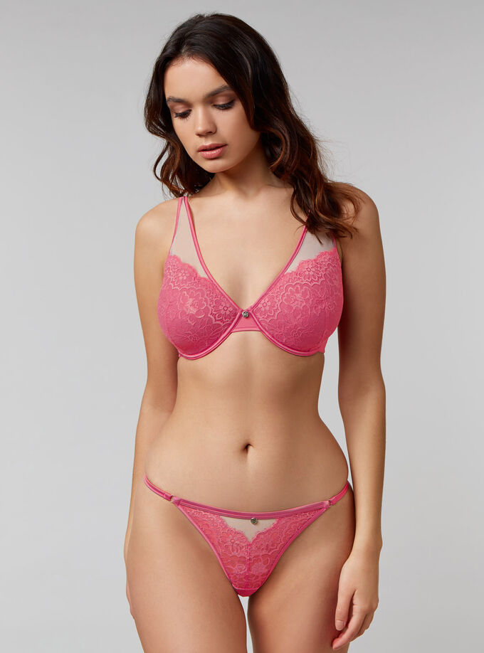 Coralie briefs