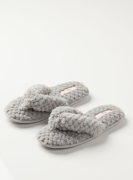 Textured fur flip flop slippers