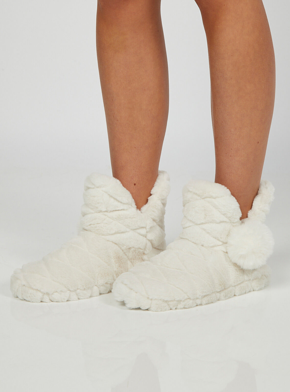 White fluffy discount boot slippers