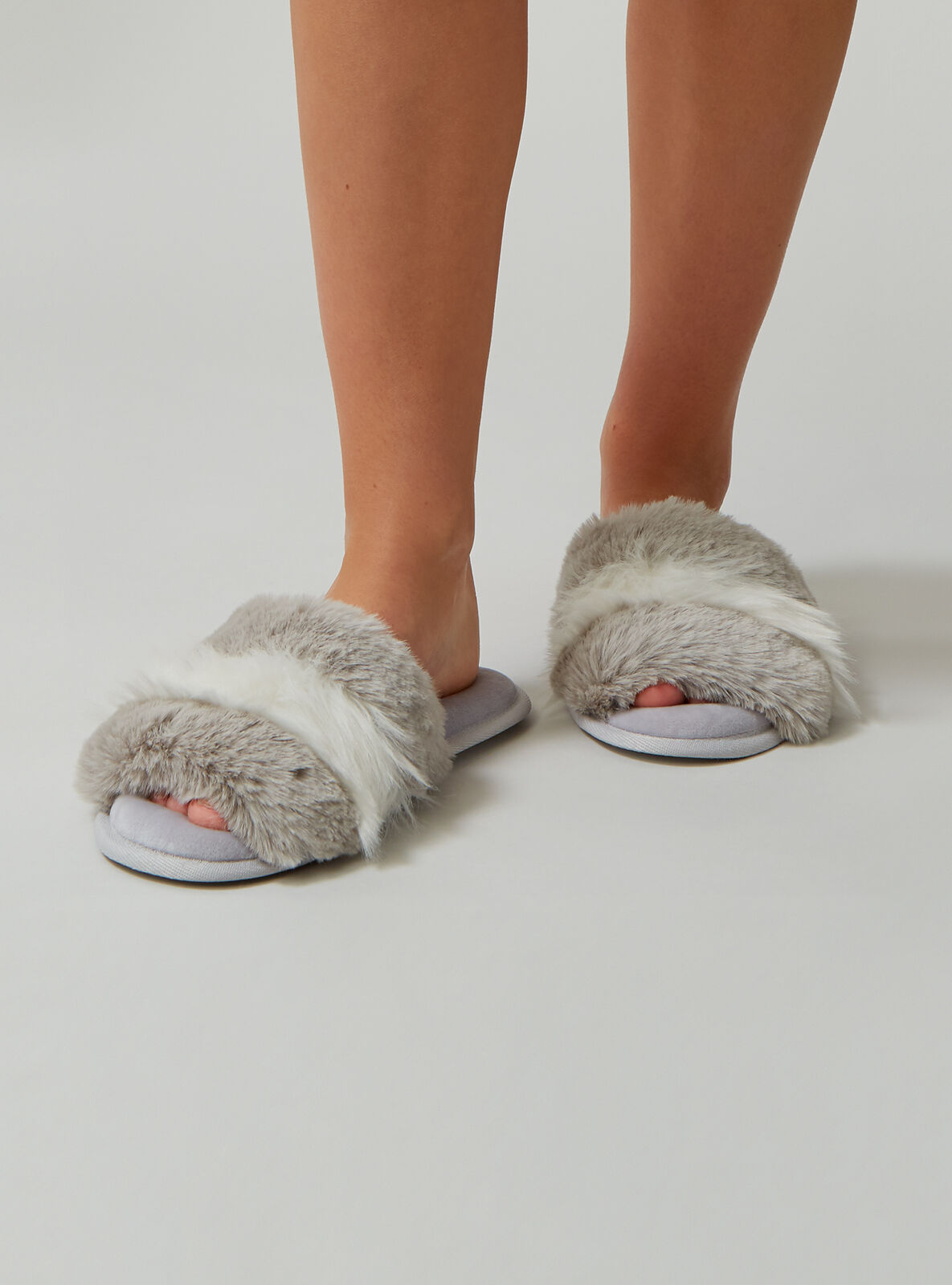 Fluffy stripe fur slippers | Boux 
