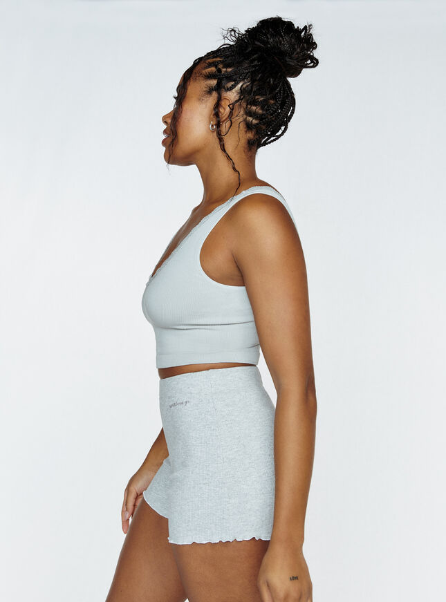 Seamless built-in support vest
