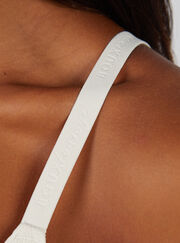 Contour seamless keyhole bralette