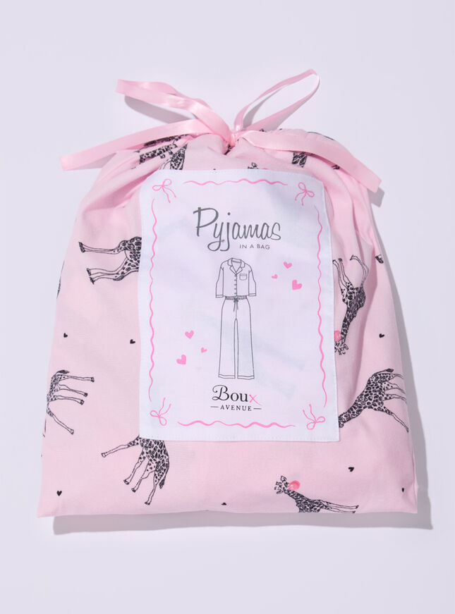 Bubblegum giraffe fleece pyjamas in a bag