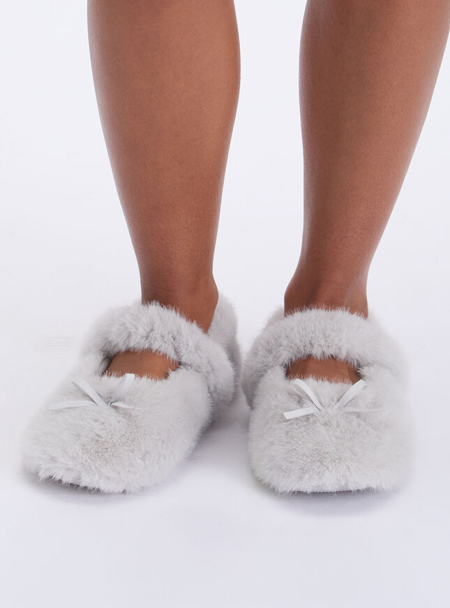Fluffy ballet pump slippers
