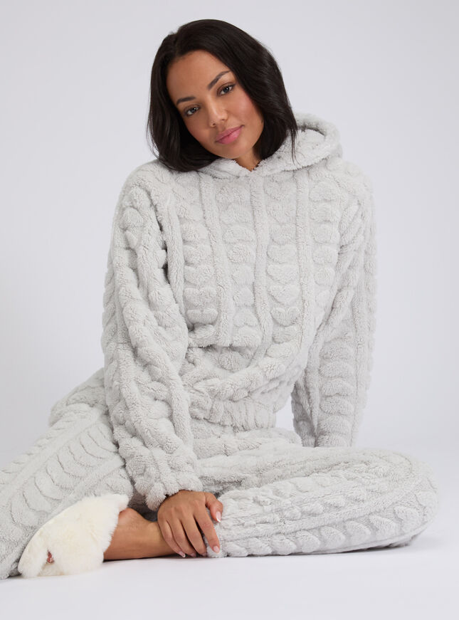 Fluffy cable heart lounge set