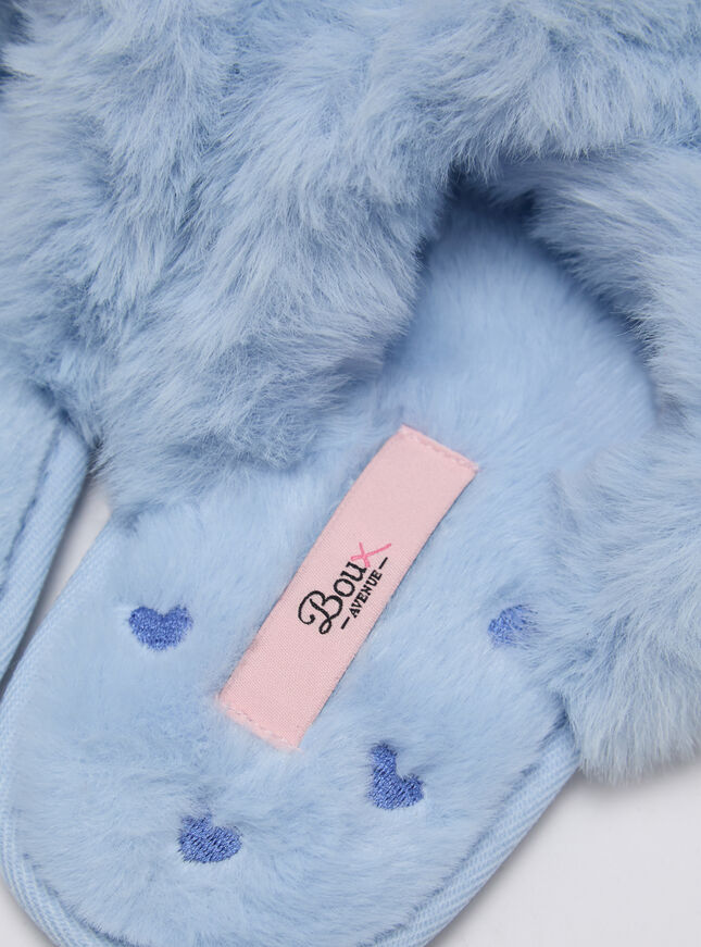 Heart embroidered slider slippers