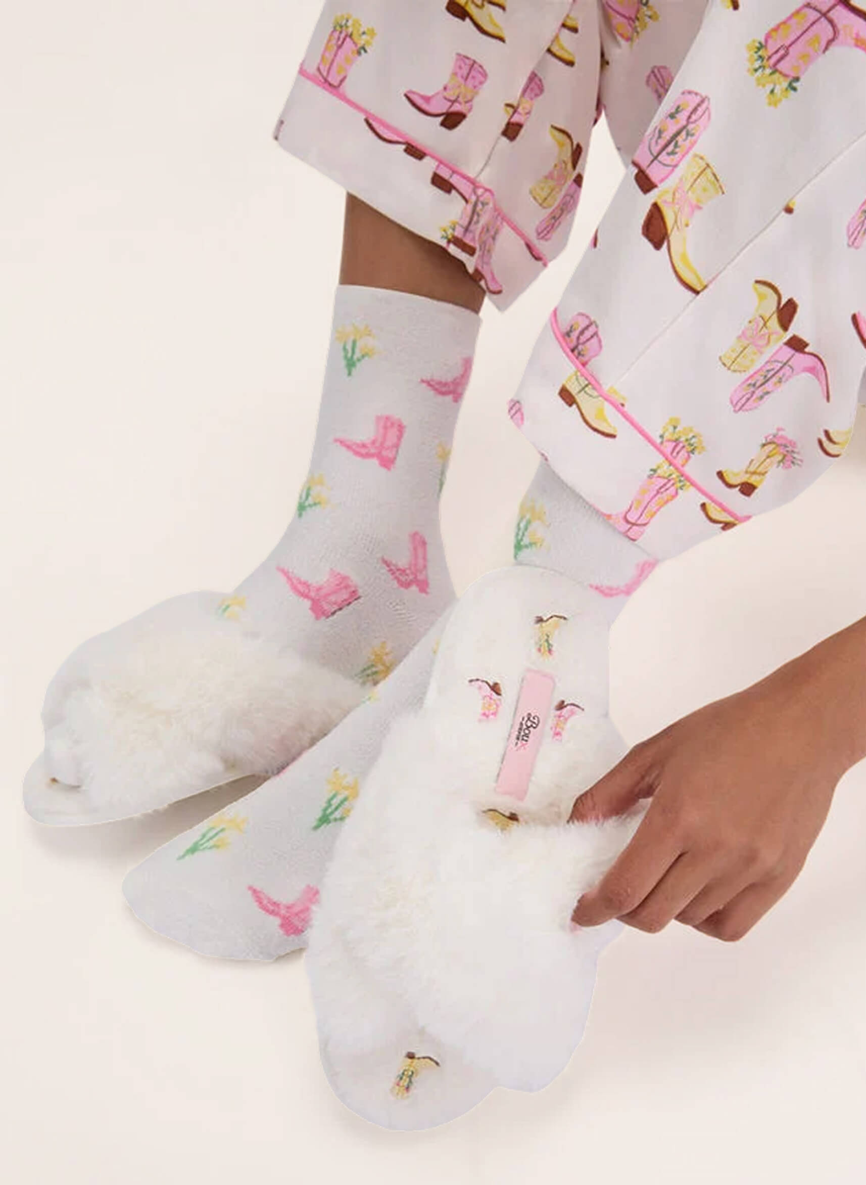 Cowgirl embroidered slider slippers